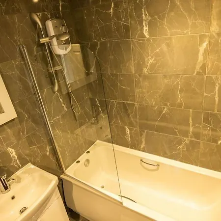 2 Bedrooms -Parking-Very Spacious-Wifi London Exterior photo
