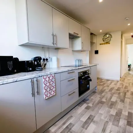 2 Bedrooms -Parking-Very Spacious-Wifi London Exterior photo