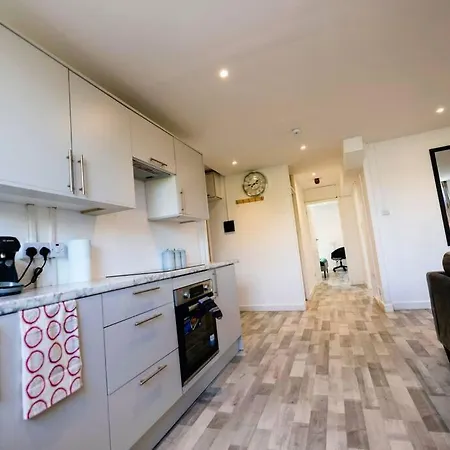2 Bedrooms -Parking-Very Spacious-Wifi London Exterior photo