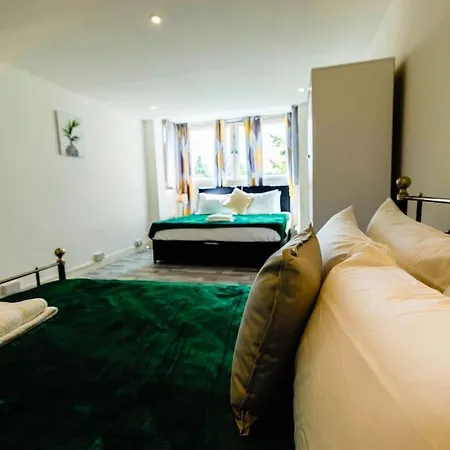 2 Bedrooms -Parking-Very Spacious-Wifi London Exterior photo