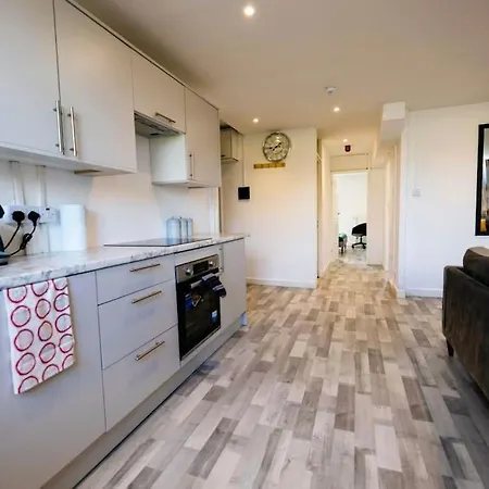 2 Bedrooms -Parking-Very Spacious-Wifi London Exterior photo