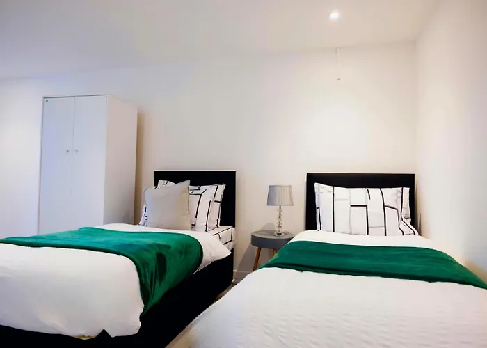 2 Bedrooms -Parking-Very Spacious-Wifi
